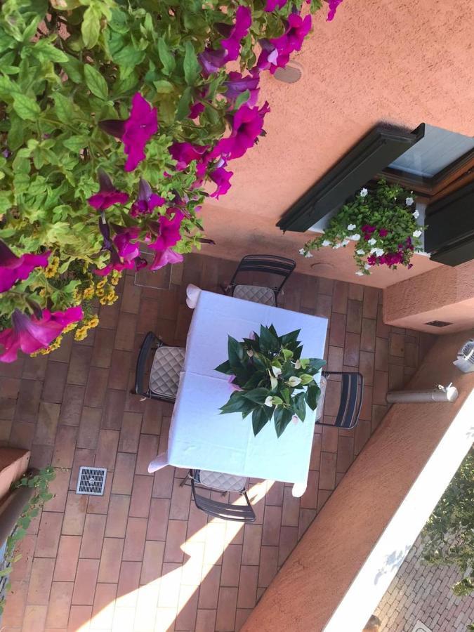 콜몬스 Casa Del Balcone Fiorito 아파트 외부 사진